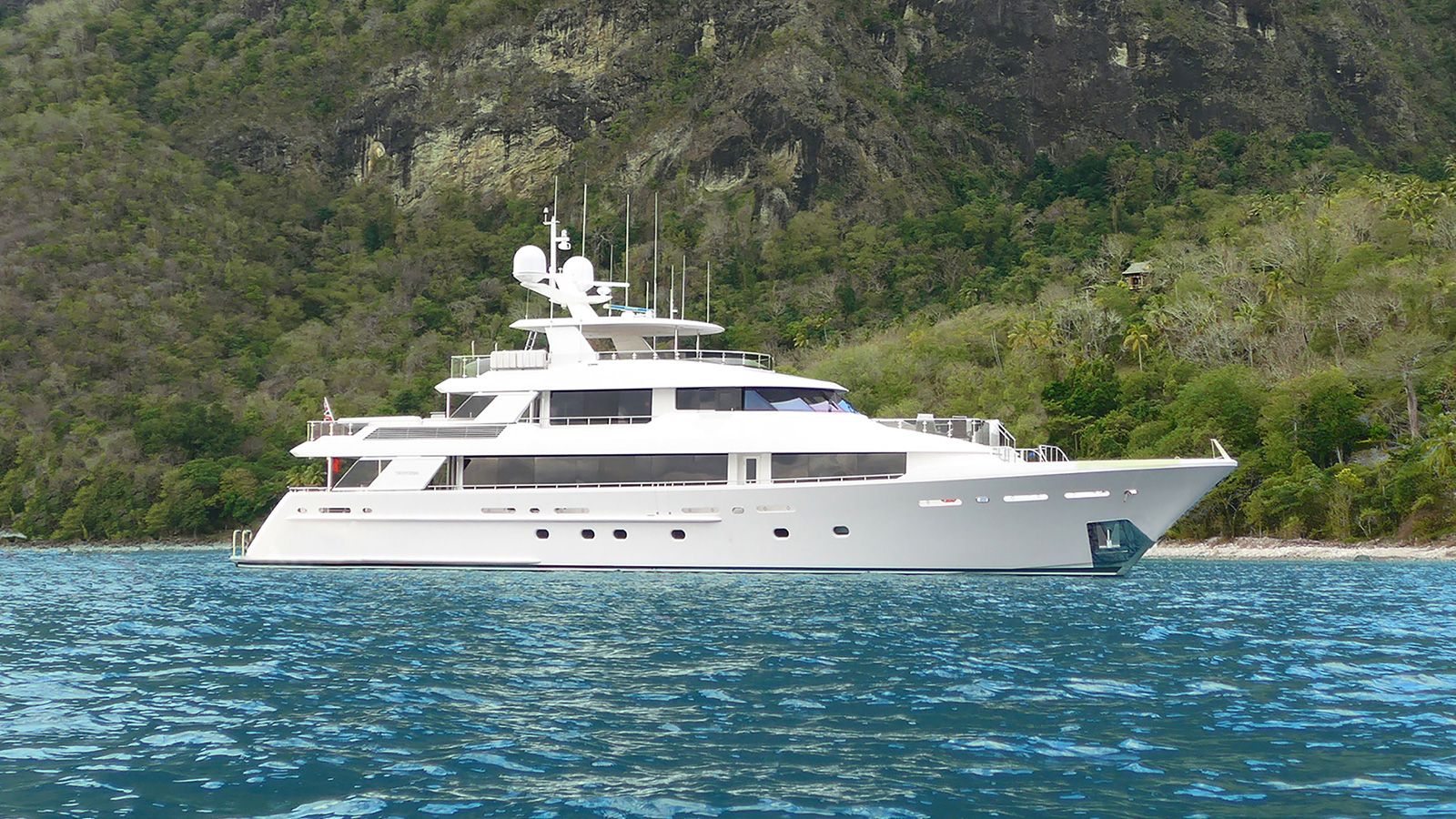 Westport motor yacht Endeavour sold